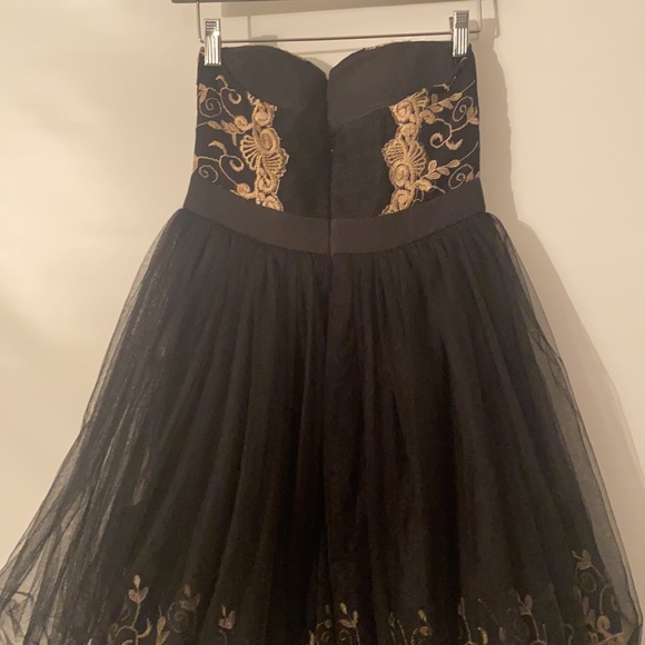 Beautiful Dress - Picture 4 of 6